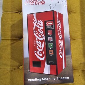 Coca-Cola Red Vending Machine Speaker